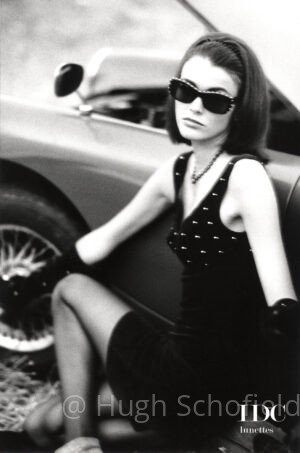 Black and White Retro Fashion Portrait – Timeless Glamour Wall Art